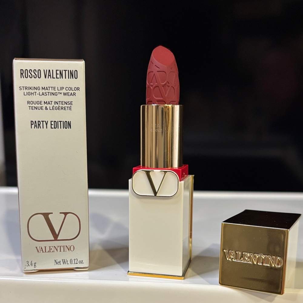 Valentino Rosso Valentino Matte Lipstick -111A Undressed Velvet PARTY EDITION